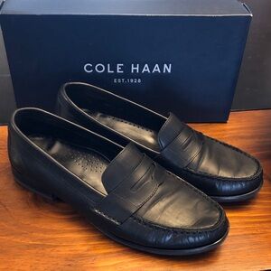 Cole Haan Black Leather Penny Loafer in Size 7.5.